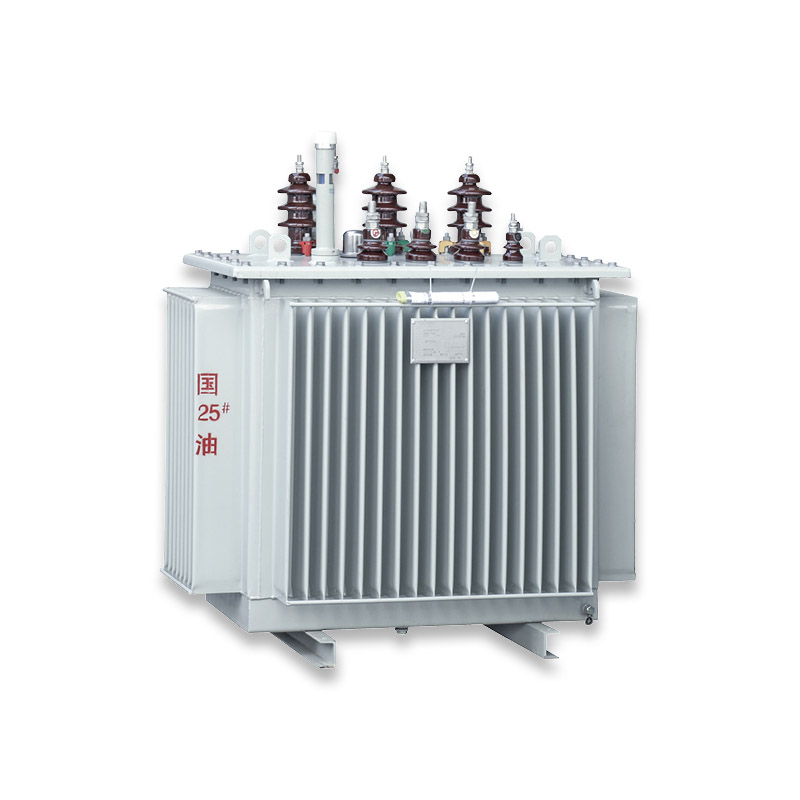¿Cuál es la pérdida típica sin carga para un transformador de distribución sumergido en aceite de 1600 kVA?